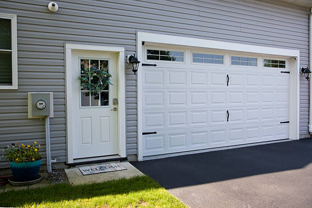 24/7 Emergency Garage Door Panel Replacement experts in Henderson, TN